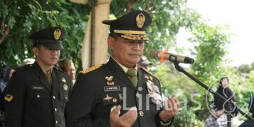 Kasdam XIV/Hsn Pimpin Upacara Pemakaman Militer Alm. Kolonel Inf (Purn) Muharwen