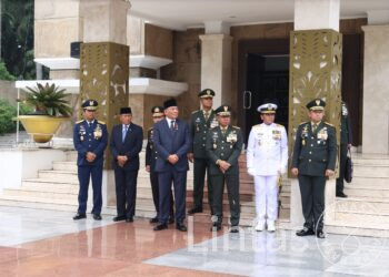 Kasad Beri Penghormatan Terakhir kepada Jenderal TNI (Purn) Ryamizard Ryacudu