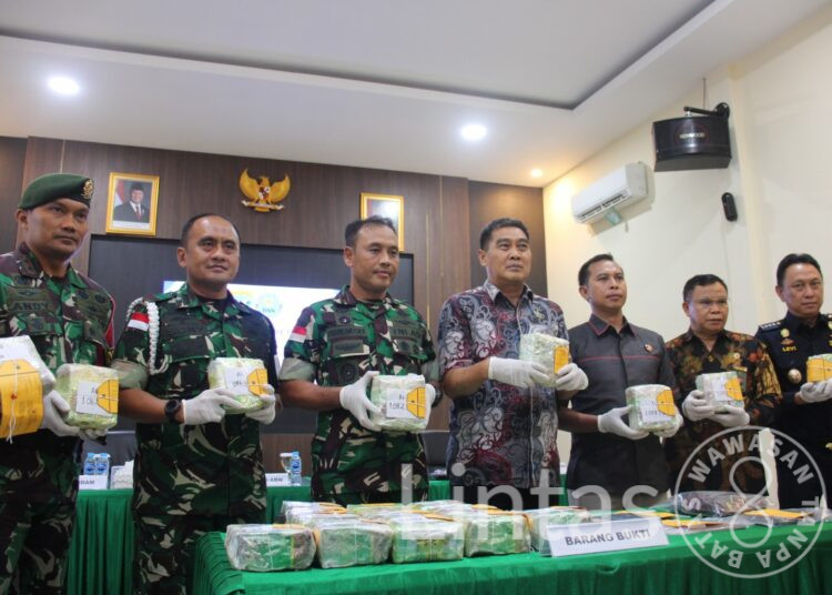 Satgas Pamtas Yonarhanud 1/PBC/1 Kostrad Gagalkan Penyelundupan Puluhan Kilo Narkoba