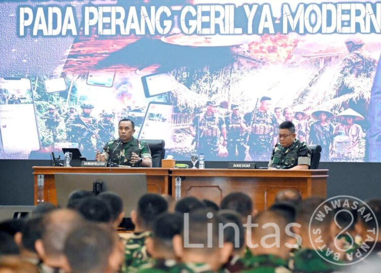 Dankodiklatad Bekali Pasis Dikreg LXVIII Seskoad Hadapi Tantangan Perang Modern