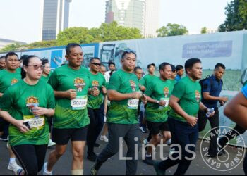 Meriahkan HUT ke-65 Kostrad, Kasad Lari Bersama 10 Ribu Peserta
