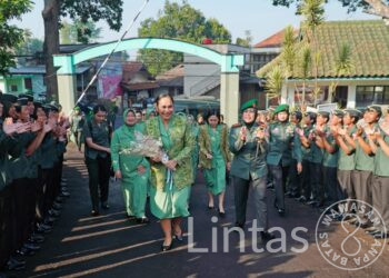 Kunjungan Ibu Raksakarini Sri Sena di Pusdikowad Perkuat Jiwa Korsa Prasis Dikmaba Kowad