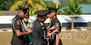 Pangdam XIV/Hasanuddin Lantik 324 Bintara Infanteri, Tangis Haru Orang Tua Iringi Langkah Pengabdian Prajurit Muda
