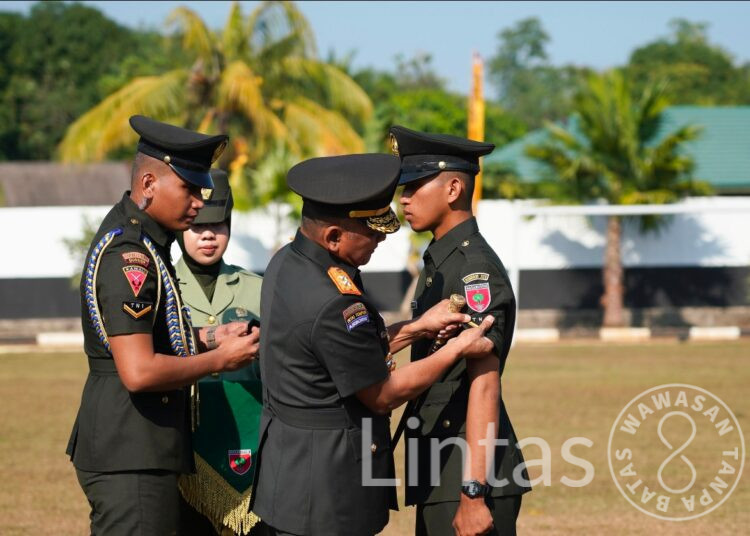 Pangdam XIV/Hasanuddin Lantik 324 Bintara Infanteri, Tangis Haru Orang Tua Iringi Langkah Pengabdian Prajurit Muda