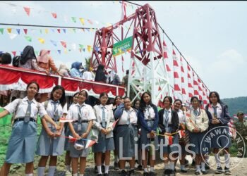 Tinjau Jembatan Gantung Garuda di OKU, Kasad: TNI Harus Jadi Solusi Kesulitan Rakyat