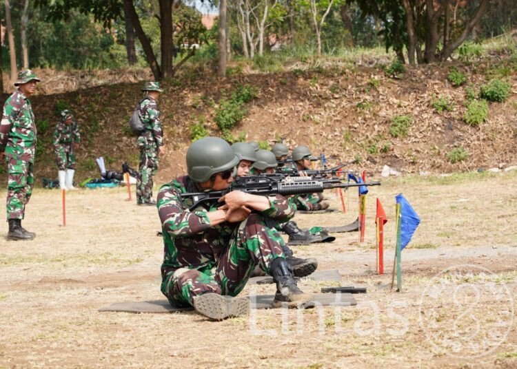 Kodiklatad Asah Kemampuan Menembak, Wujudkan Standar Prajurit TNI AD