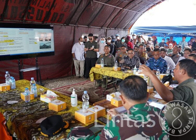 PANGDAM XXII/TAMBUN BUNGAI HADIRI RAPAT EVALUASI PENANGANAN KARHUTLA KALSEL