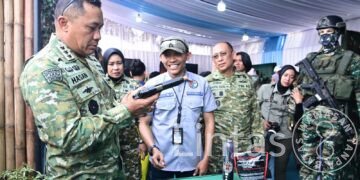 Dankodiklatad Kunjungi Stan Kodiklatad, Jajal Inovasi Teknologi di TNI AD Fair 2026