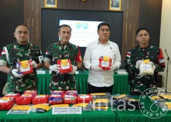 Sukses Gagalkan Penyelundupan Narkoba di Perbatasan, TNI AD Serahkan 16,4 Kg Sabu ke BNNP Kalbar