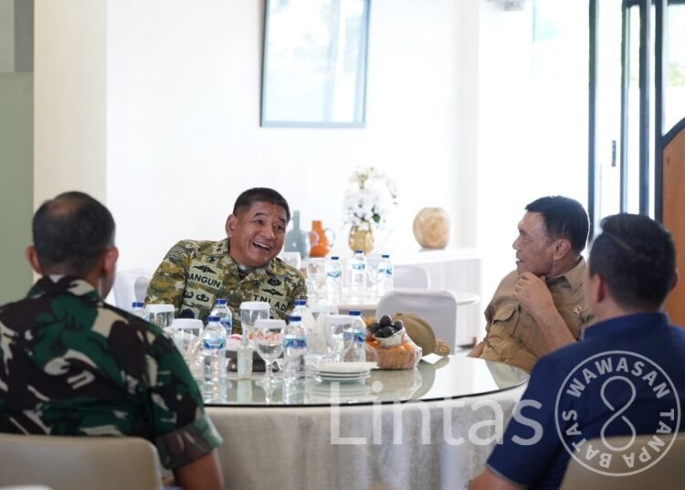 Pangdam XIV/Hasanuddin Sambut Menko Polkam RI di Lanud Sultan Hasanuddin