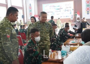 Pemeriksaan Kesehatan dan Penyerahan APD kepada Relawan Karhutla