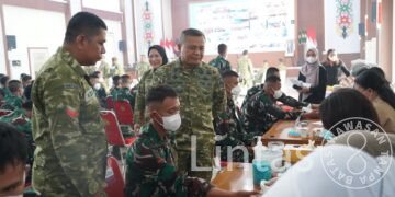Pemeriksaan Kesehatan dan Penyerahan APD kepada Relawan Karhutla