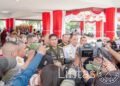 Sentuh Hati Warga, HUT ke-81 TNI di Maluku Diwarnai Makan Siang Bersama dan Pembagian 500 Sembako