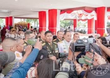 Sentuh Hati Warga, HUT ke-81 TNI di Maluku Diwarnai Makan Siang Bersama dan Pembagian 500 Sembako