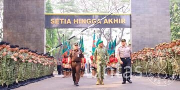 Perkuat Sinergi untuk Negeri, Pangdam XIV/Hsn Kukuhkan Kapolda dan Kajati Sulsel sebagai Warga Kehormatan Kodam XIV/Hsn
