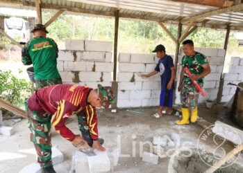 Dinding Mulai Berdiri, Satgas TMMD ke-130 Wujudkan Tempat Wudhu Mushola Istiqomah yang Lebih Layak