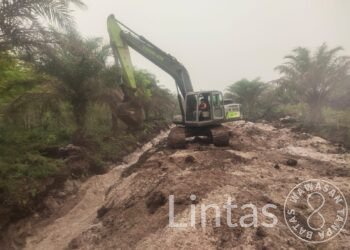 Maksimalkan Pengerjaan Drainase Sasaran TMMD, Alat Berat Dikerahkan