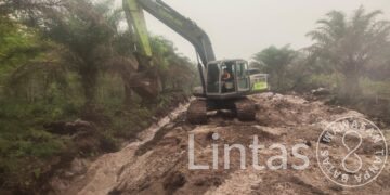 Maksimalkan Pengerjaan Drainase Sasaran TMMD, Alat Berat Dikerahkan