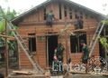 Warga Antusias Bergotong Royong Bantu Rehab Rumah Tidak Layak Huni (RTLH) dalam Program TMMD