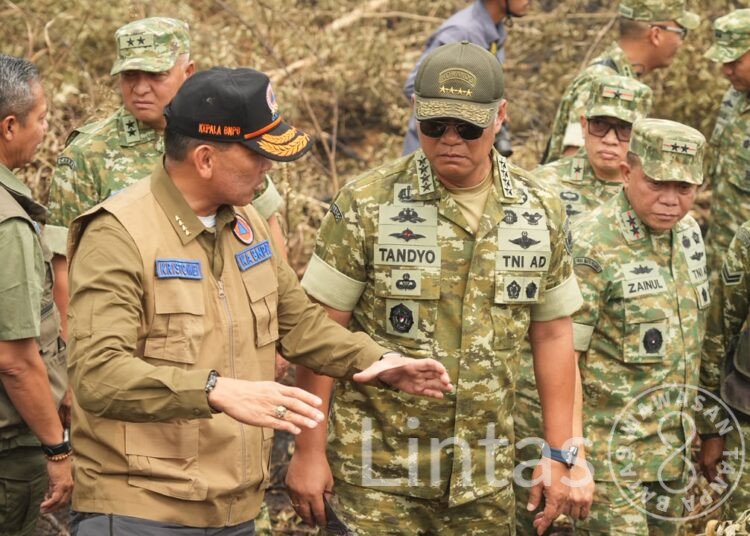 Pangdam XXII/TB Dampingi Kasad dan Kepala BNPB Tinjau Penanganan Karhutla di Kalimantan Selatan dan Kalimantan Tengah