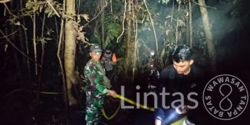 TAK KENAL LELAH, SATGAS GABUNGAN TERUS BERJIBAKU PADAMKAN KARHUTLA HINGGA DINI HARI DI TNTP