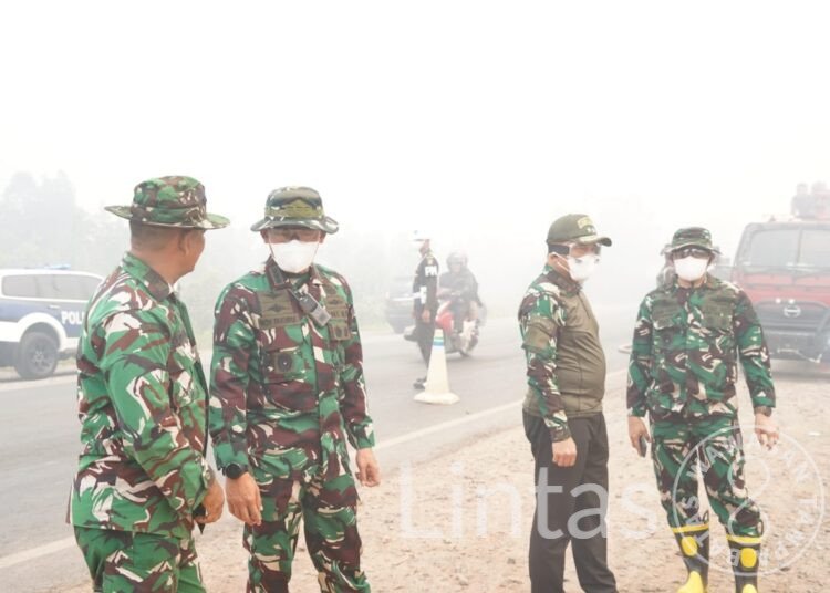 Pangdam XXII/Tambun Bungai Pimpin Langsung Evaluasi Taktis Karhutla Sambang Lihum: Terapkan Metode Pembalikan Tanah Gambut