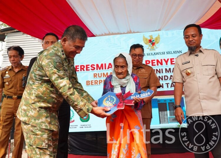 Bukti Nyata TNI untuk Rakyat, Pangdam XIV/Hasanuddin dan Gubernur Sulsel Resmikan 40 Rumah Layak Huni di Takalar