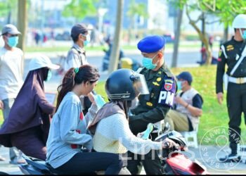 Tiga Hari Turun Ke Jalan! Kodam XIV/Hasanuddin Bagikan 150.000 Masker Lindungi Masyarakat dari Dampak Karhutla